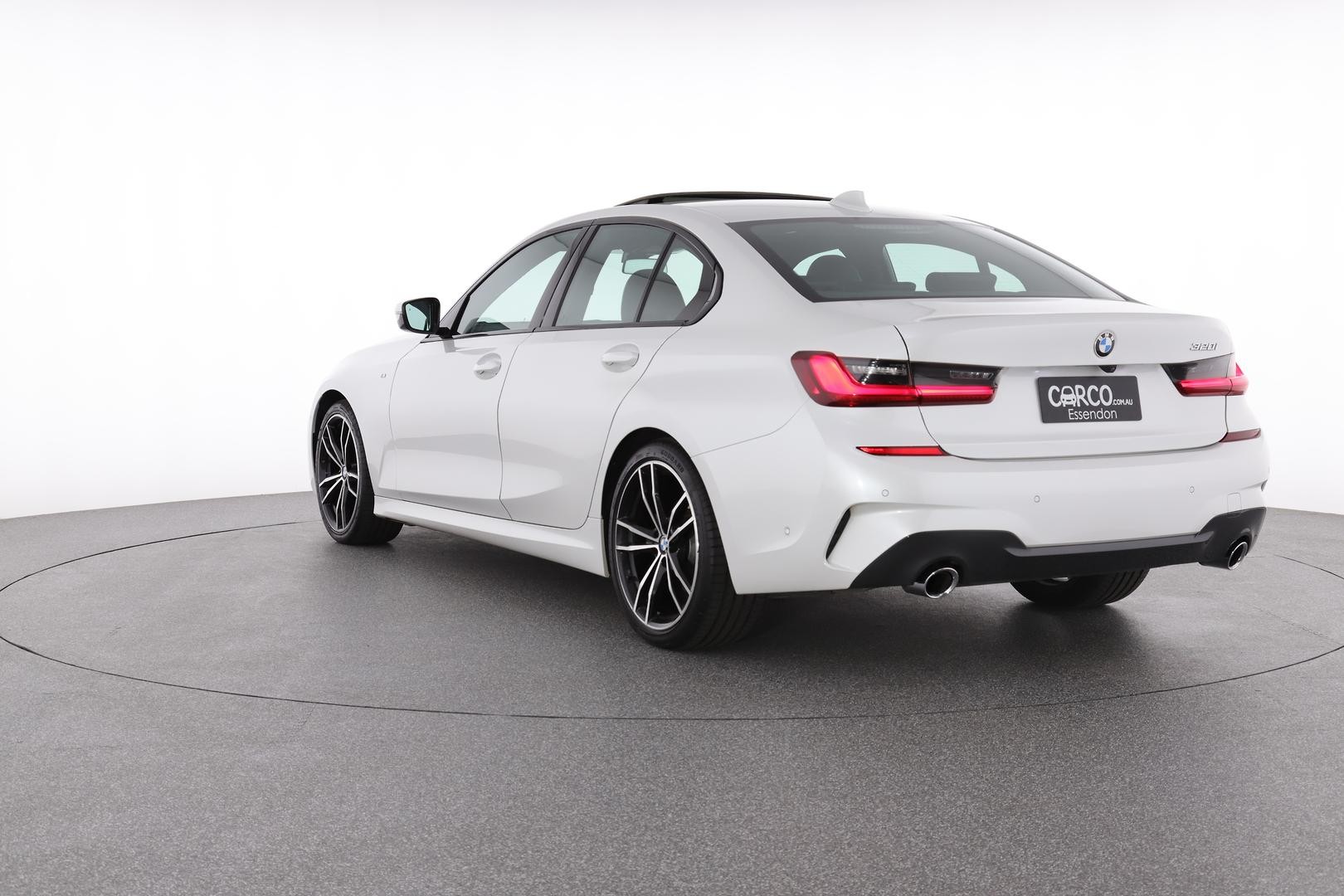 BMW 3 Series image 4