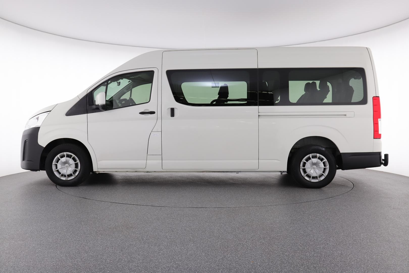 Toyota Hiace image 3