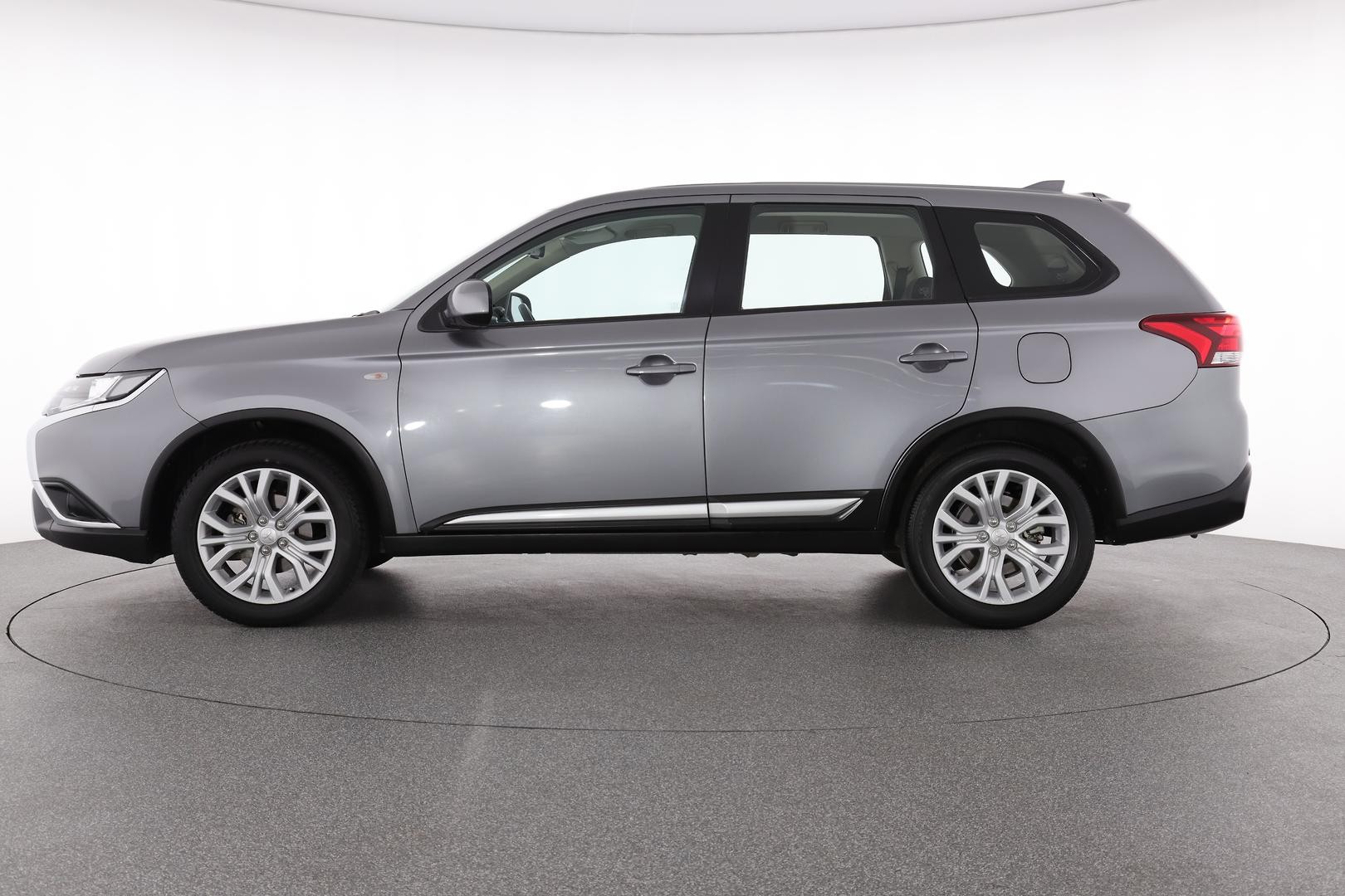 Mitsubishi Outlander image 3