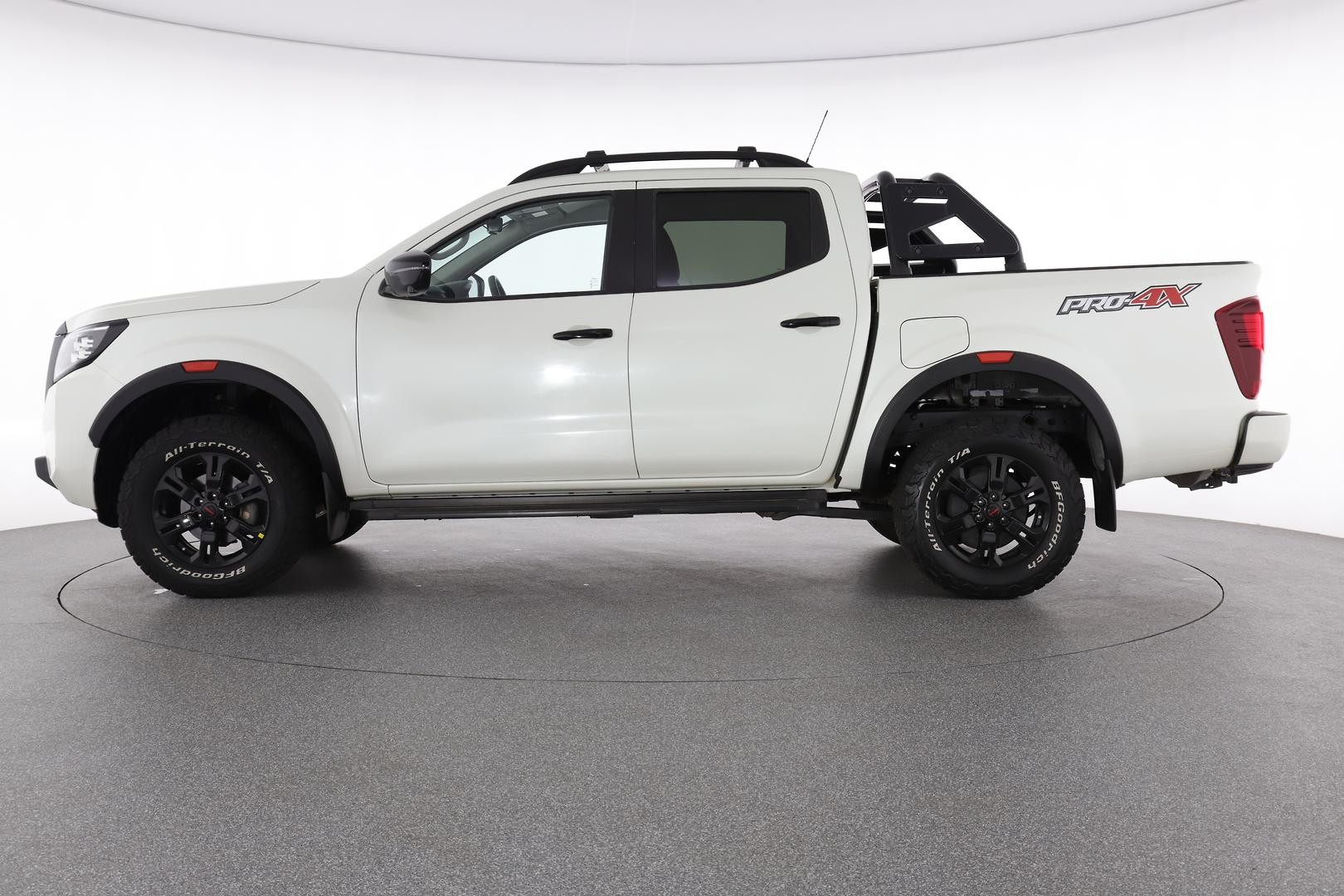 Nissan Navara image 3