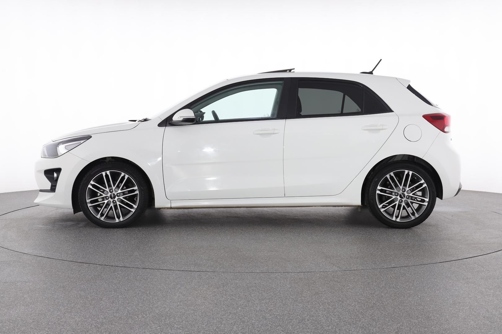 Kia Rio image 3