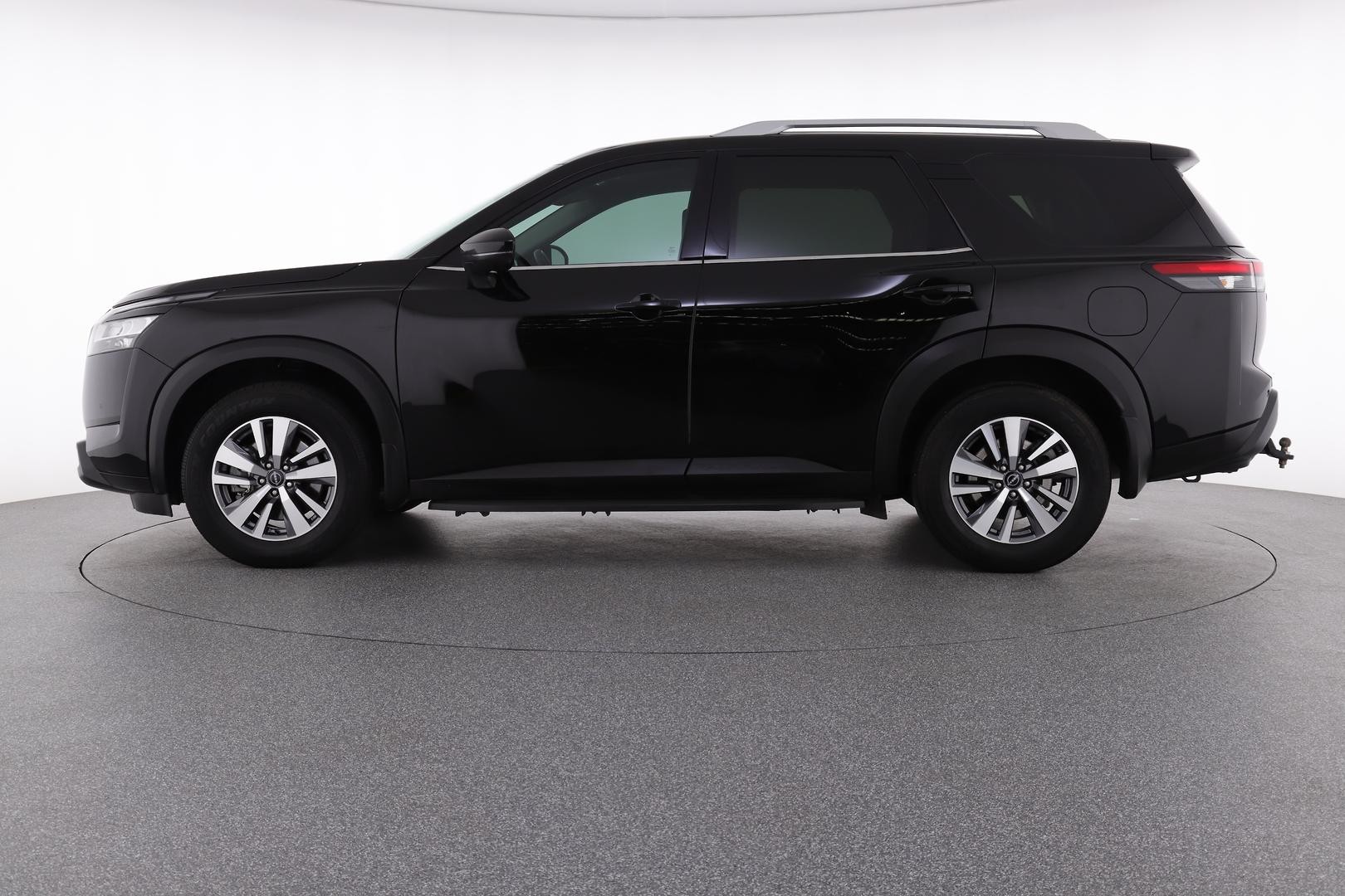 Nissan Pathfinder image 3