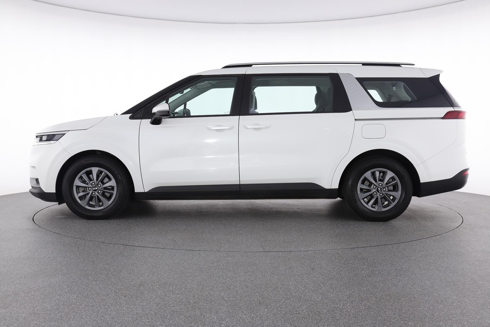 Kia Carnival image 3