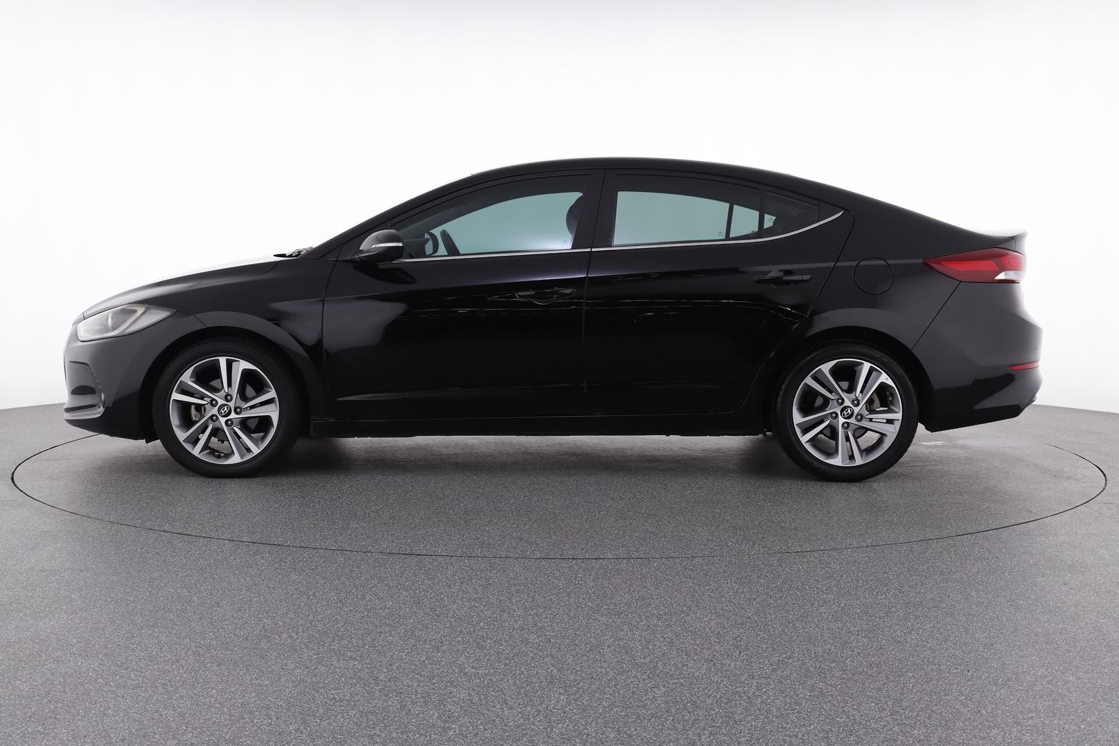 Hyundai Elantra image 3