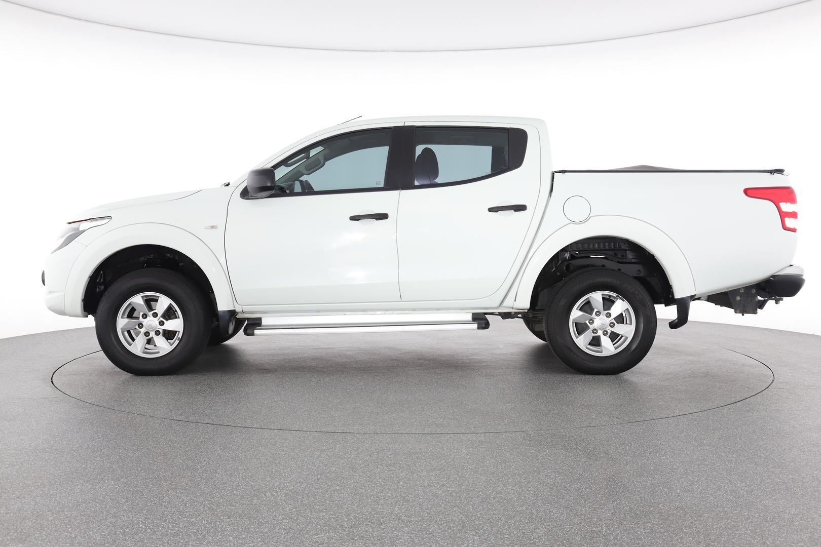 Mitsubishi Triton image 3