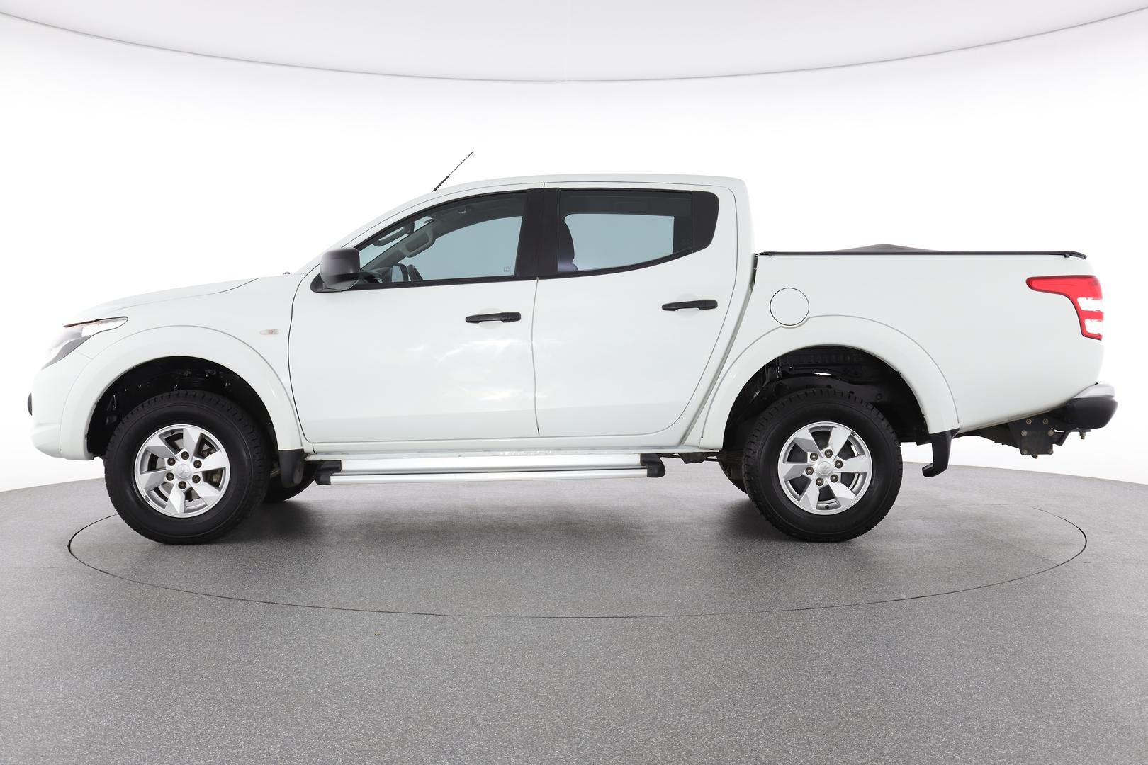 Mitsubishi Triton image 3