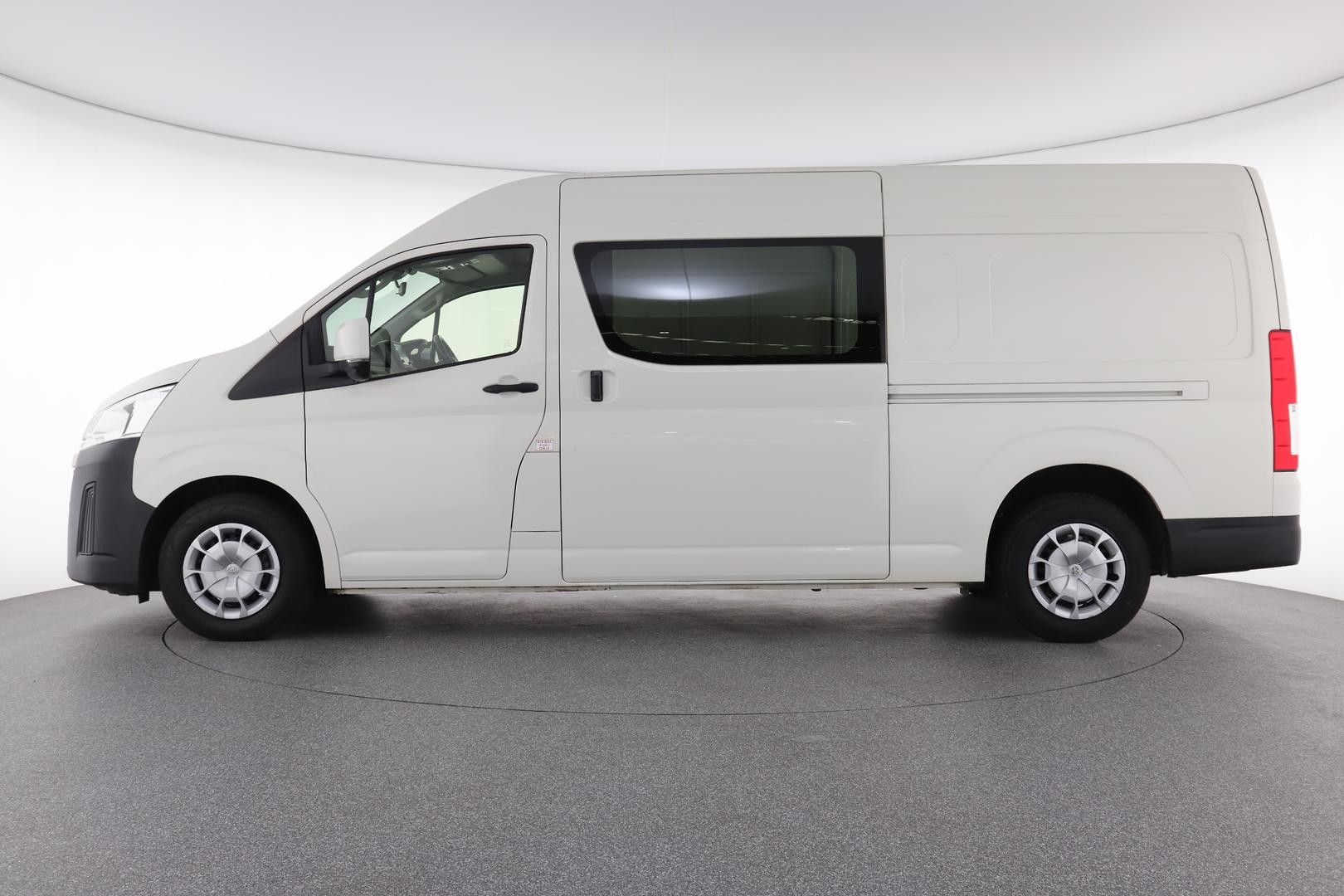 Toyota Hiace image 3