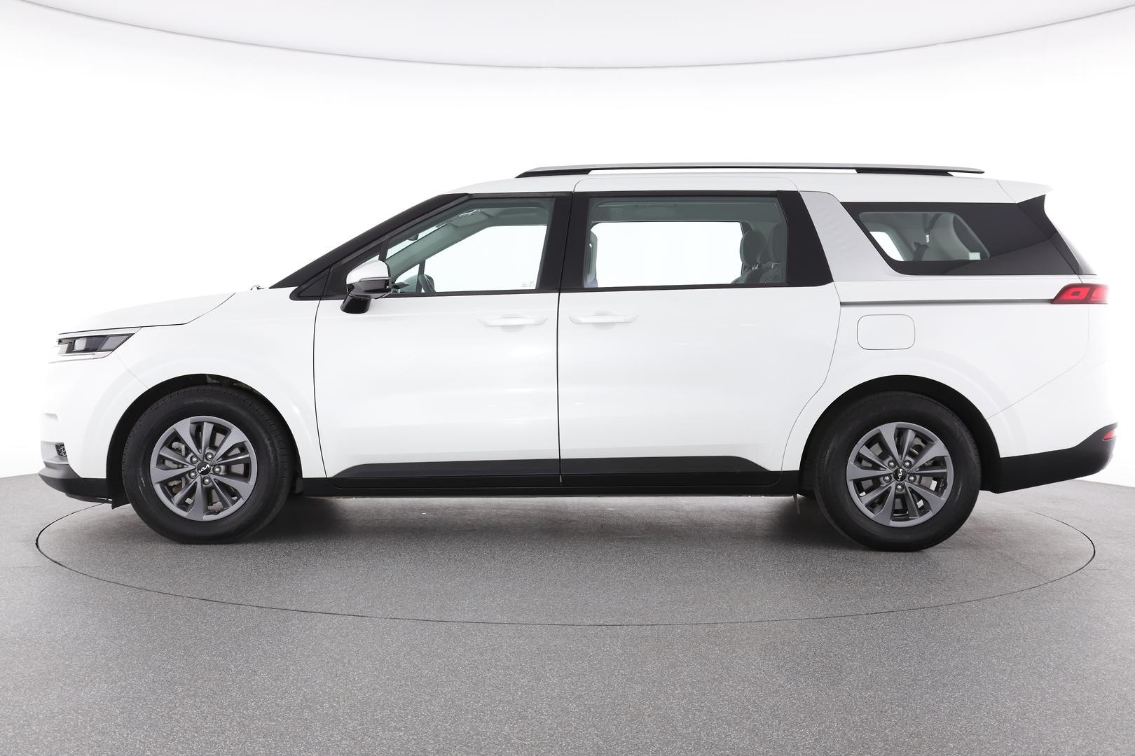 Kia Carnival image 3