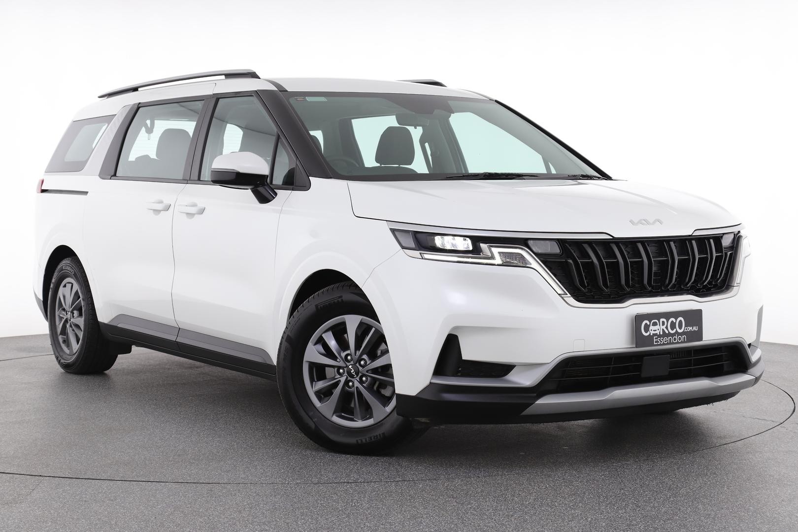 Kia Carnival image 1