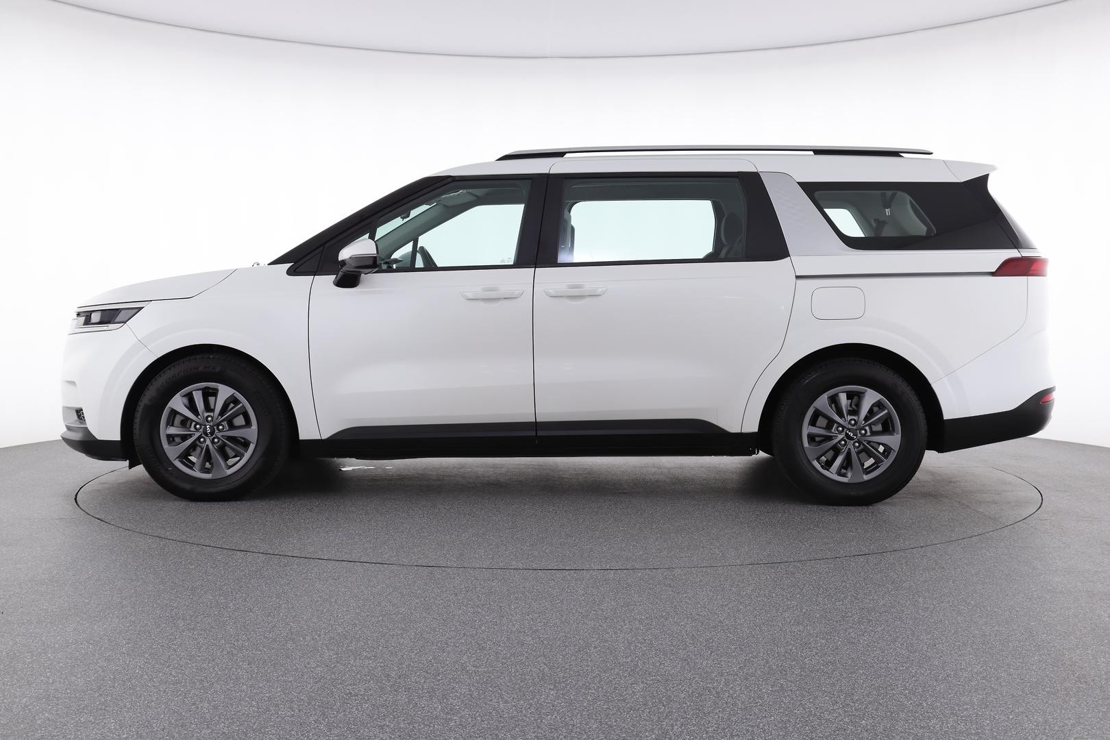 Kia Carnival image 3
