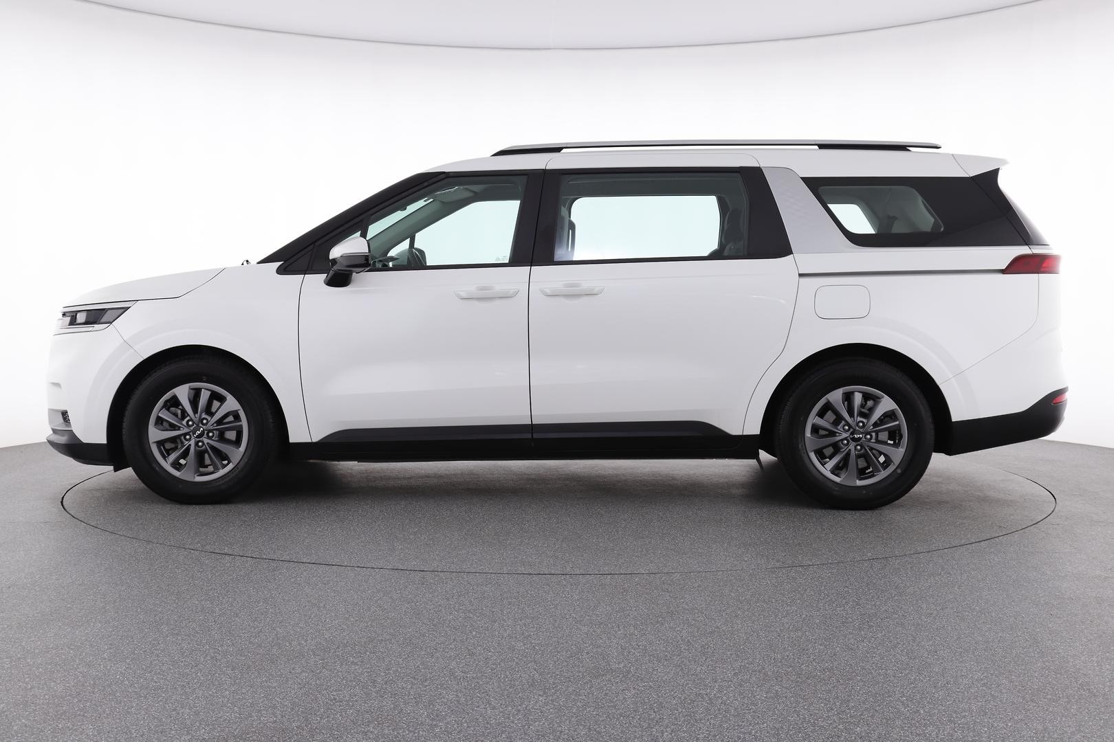 Kia Carnival image 3