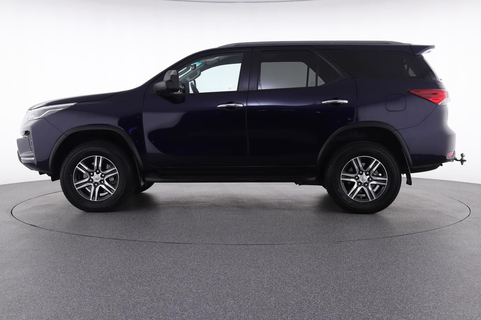 Toyota Fortuner image 3