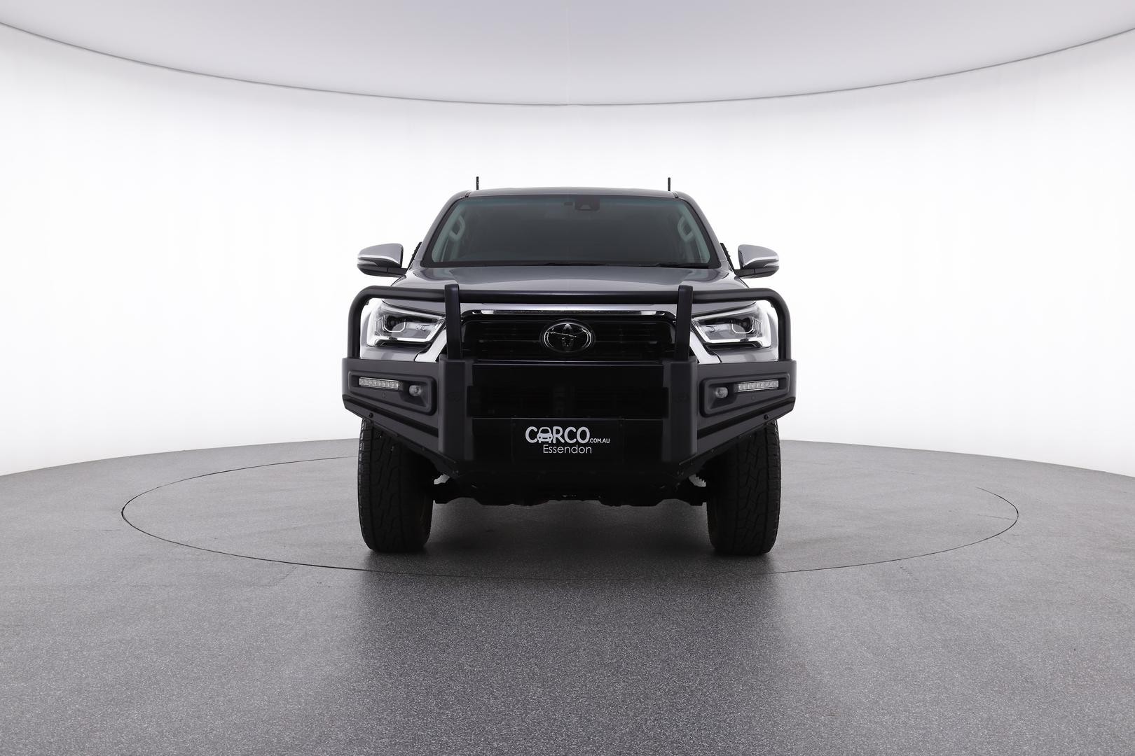 Toyota Hilux image 2
