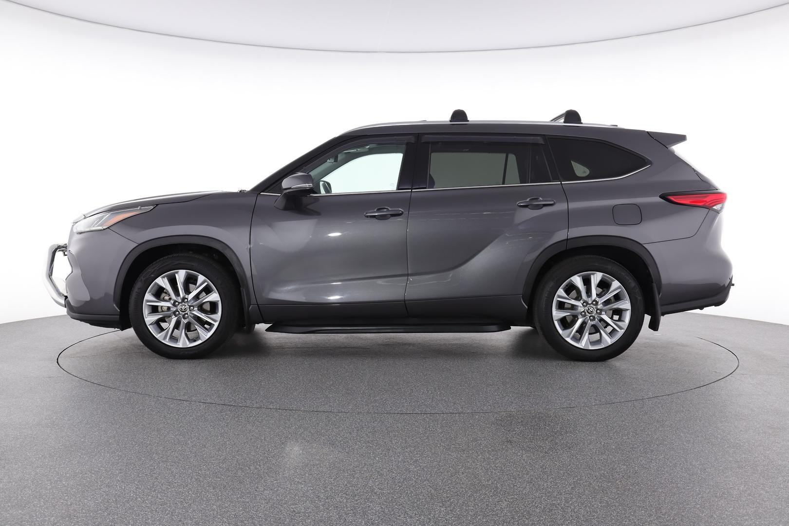 Toyota Kluger image 3