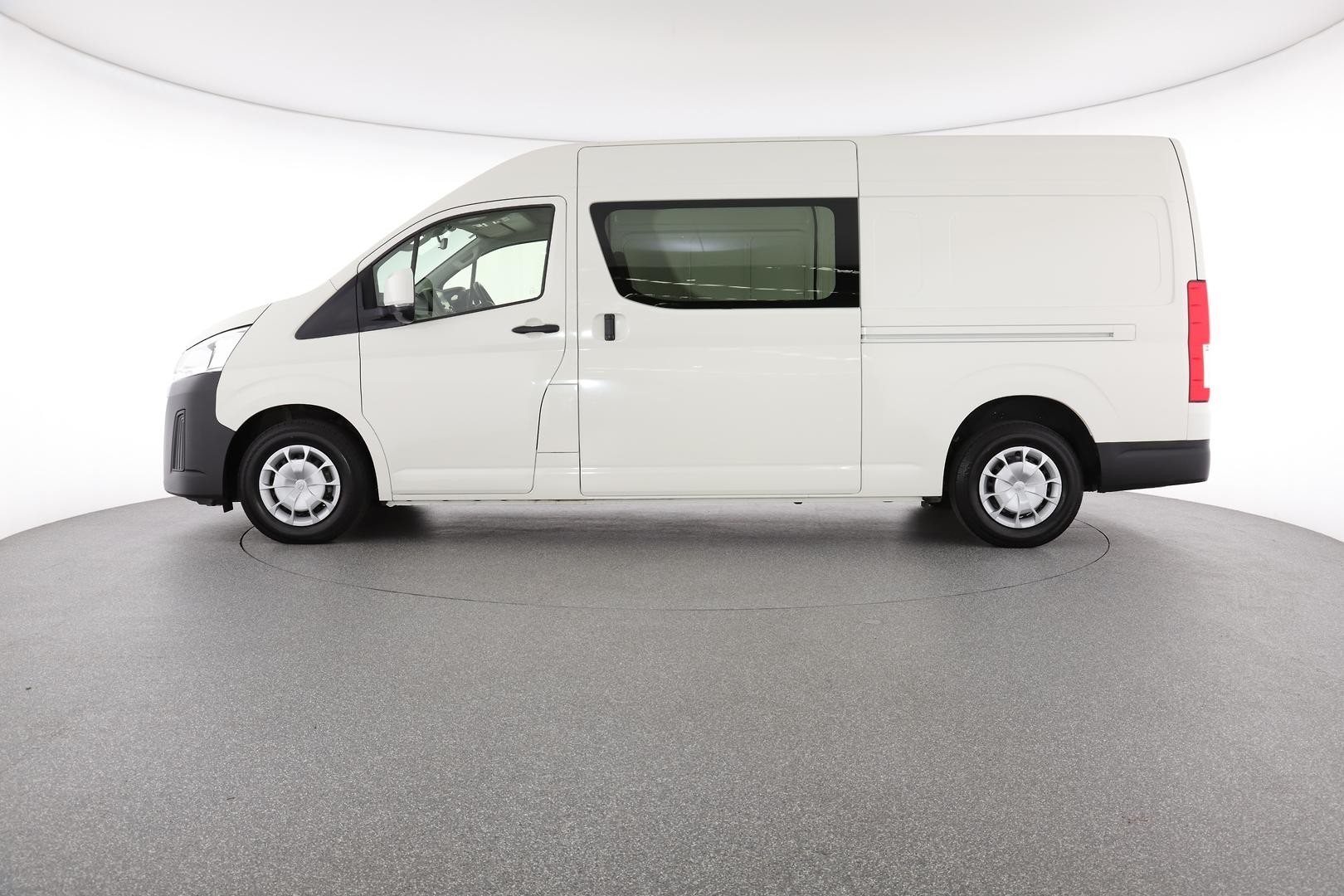 Toyota Hiace image 3