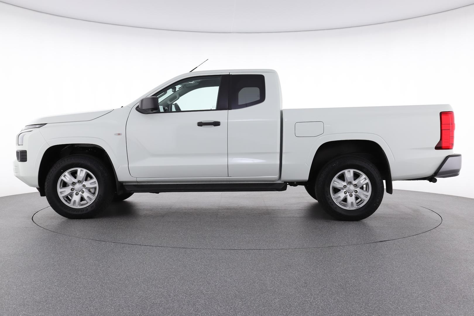 Mitsubishi Triton image 3