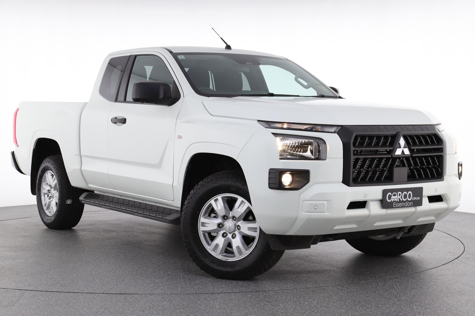 Mitsubishi Triton image 1