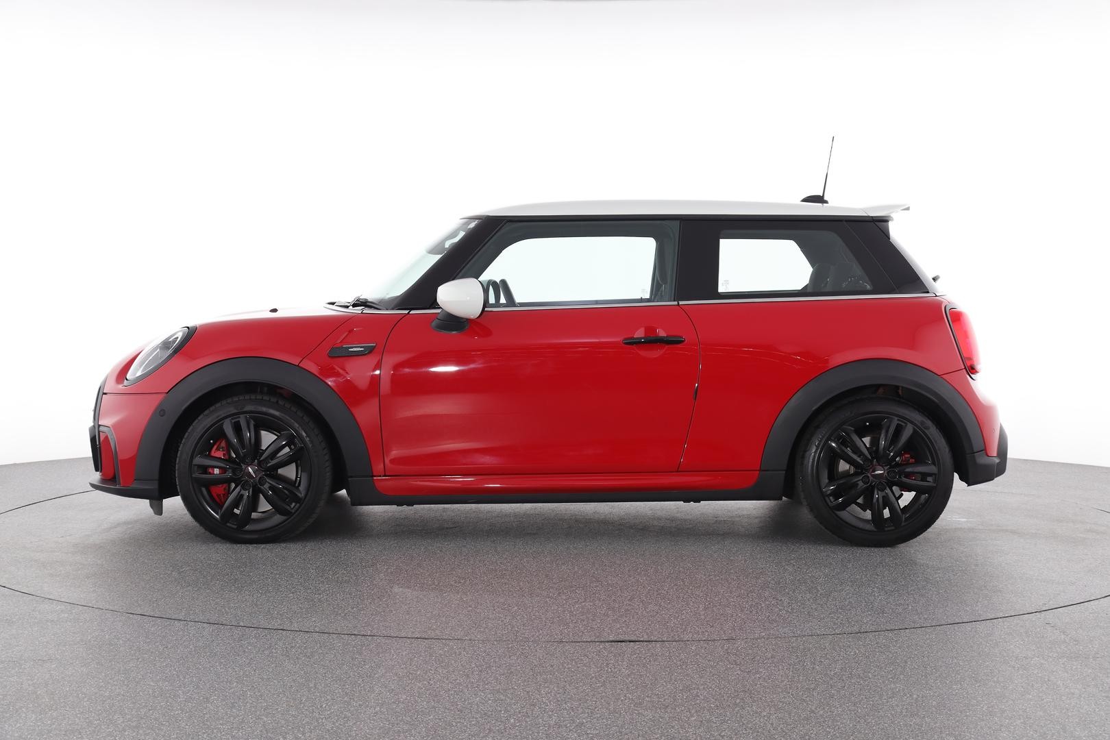 Mini Hatch image 3
