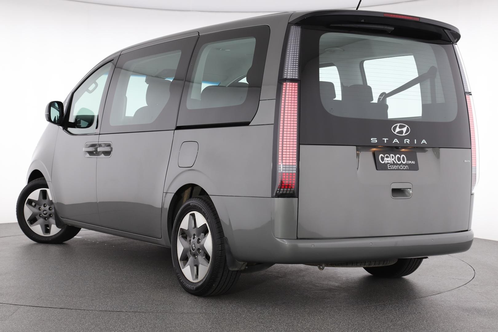Hyundai Staria image 2