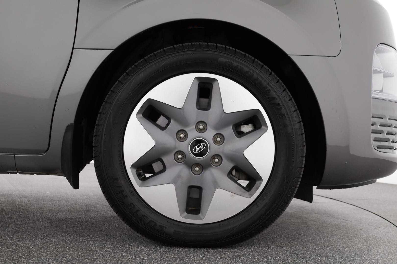 Hyundai Staria image 3