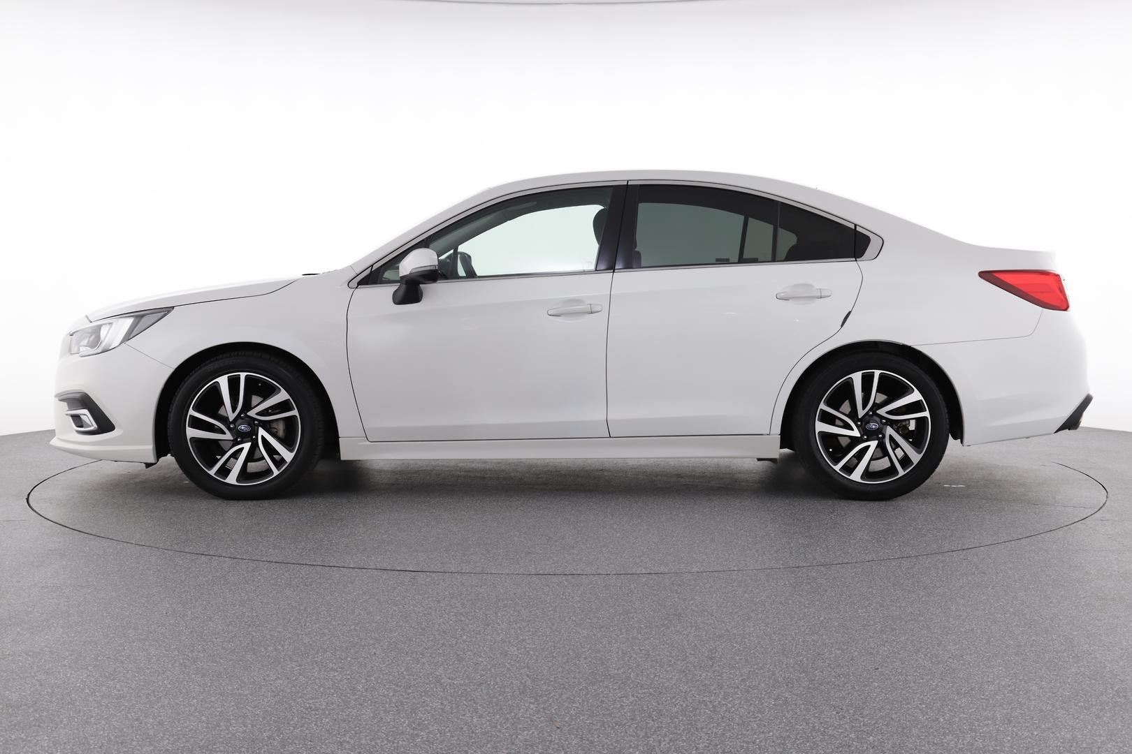 Subaru Liberty image 4