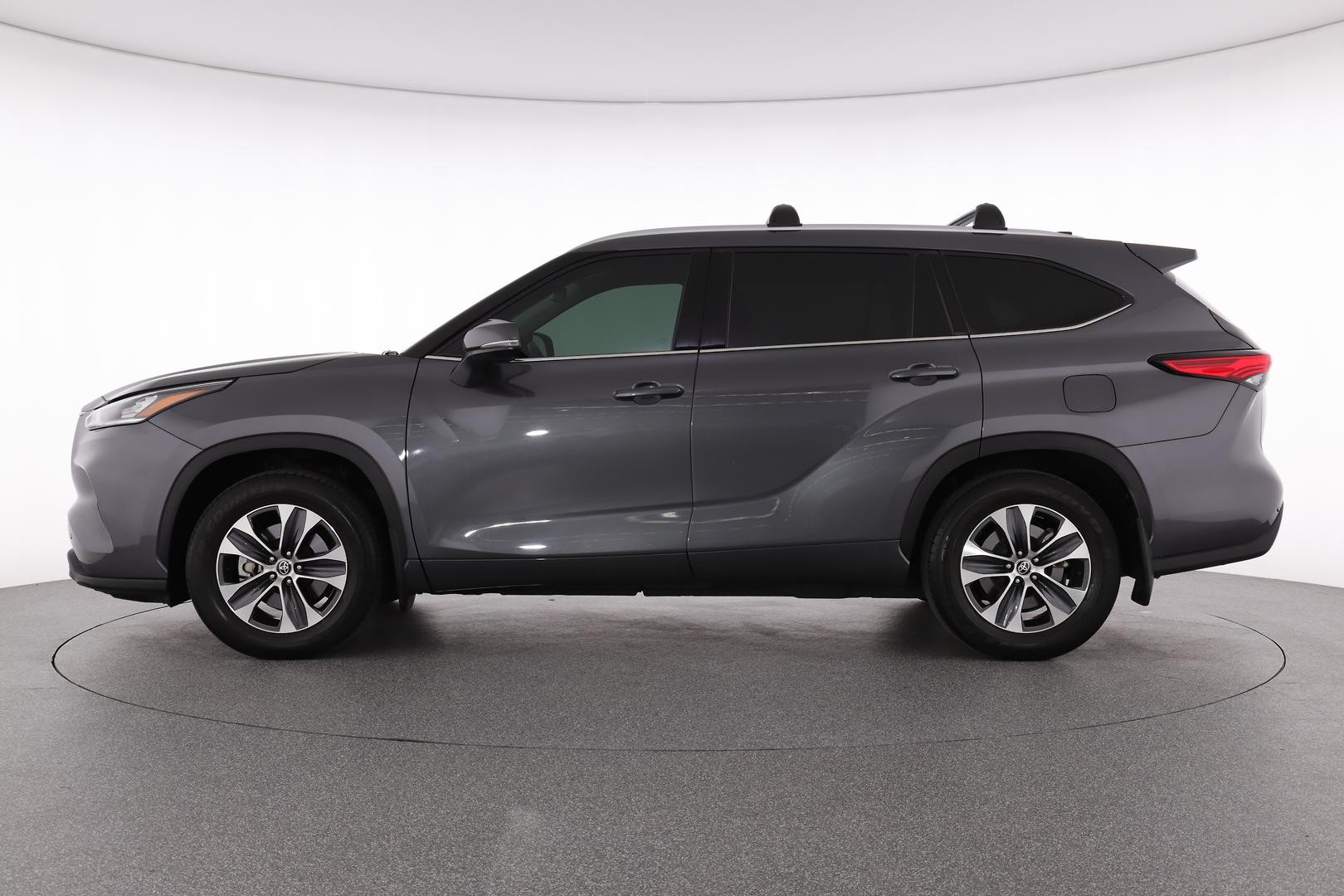 Toyota Kluger image 3