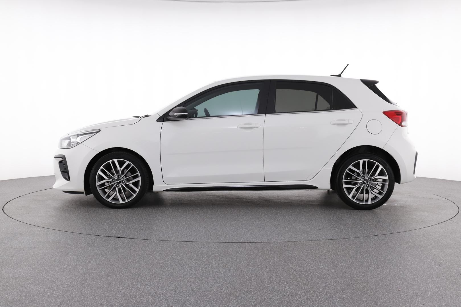 Kia Rio image 3