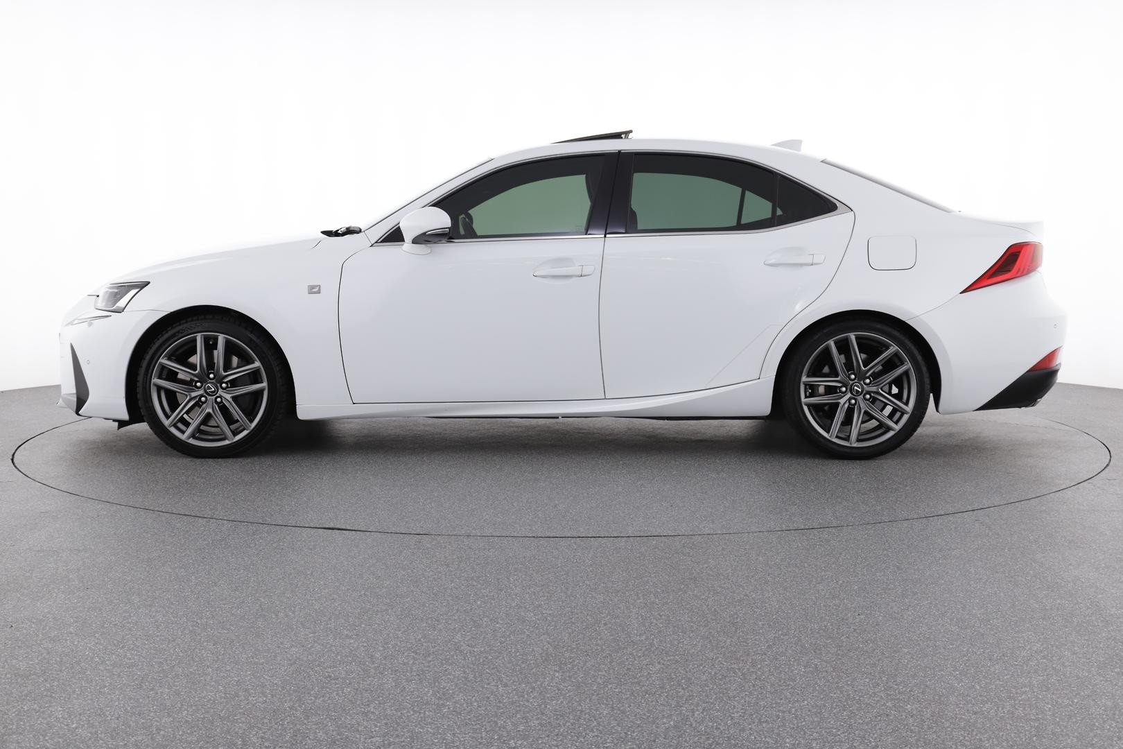Lexus Is image 3