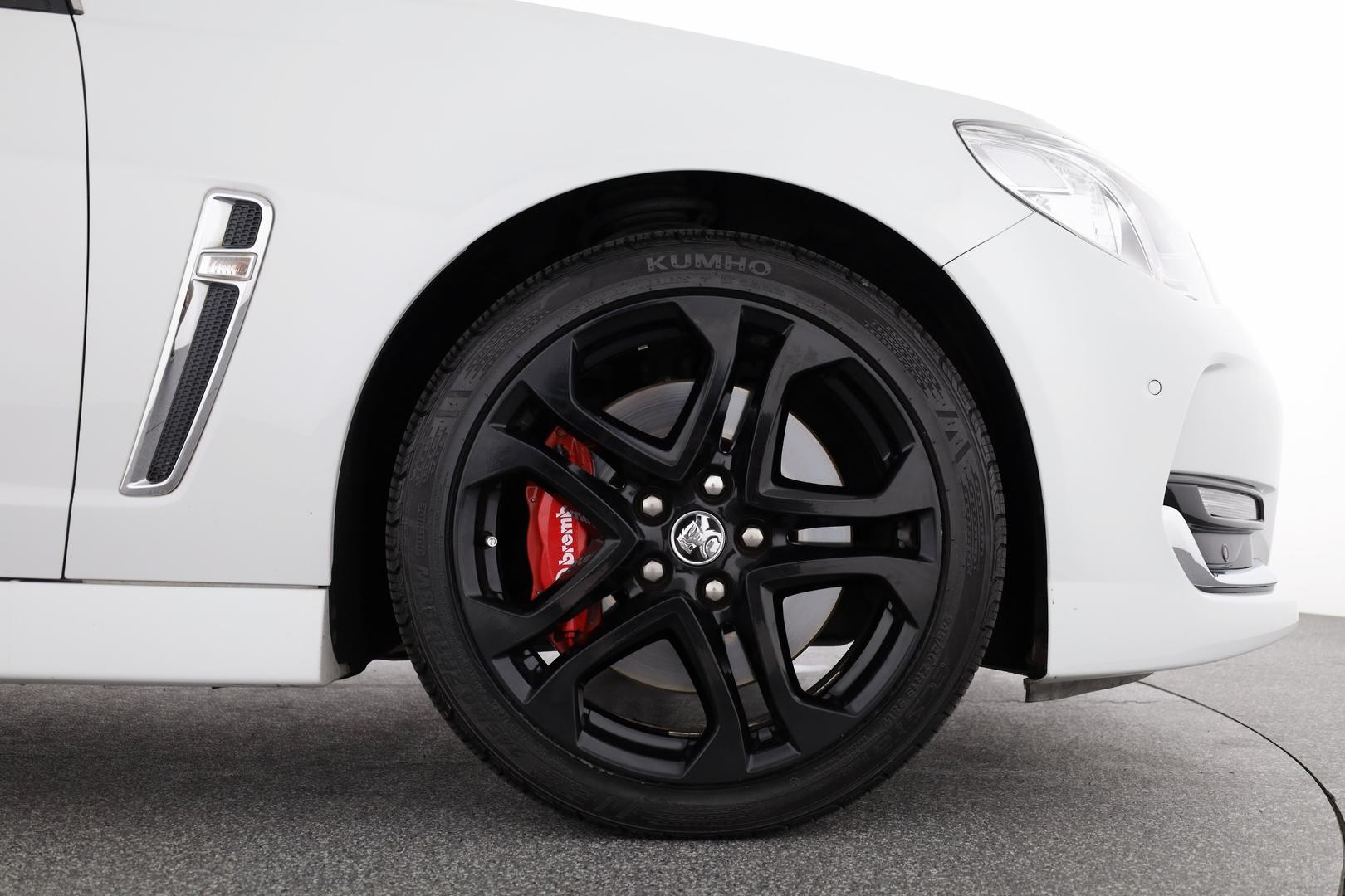 Holden Commodore image 3