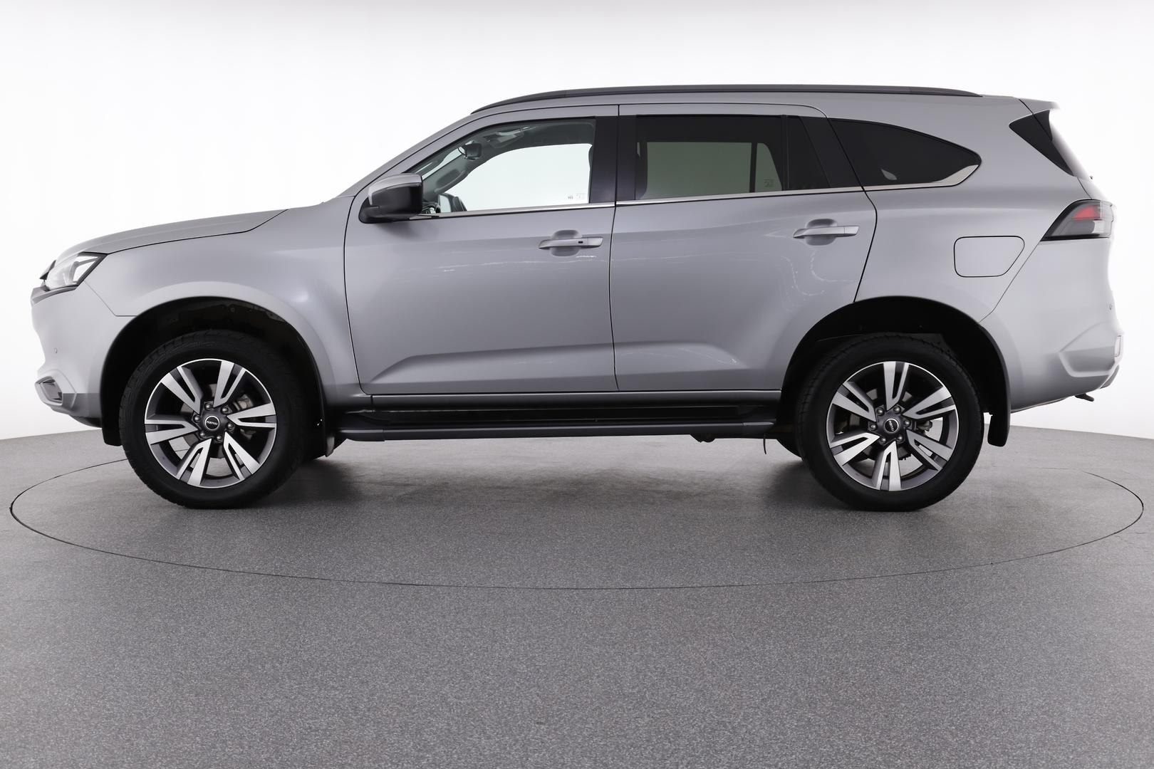 Isuzu Mu-x image 3