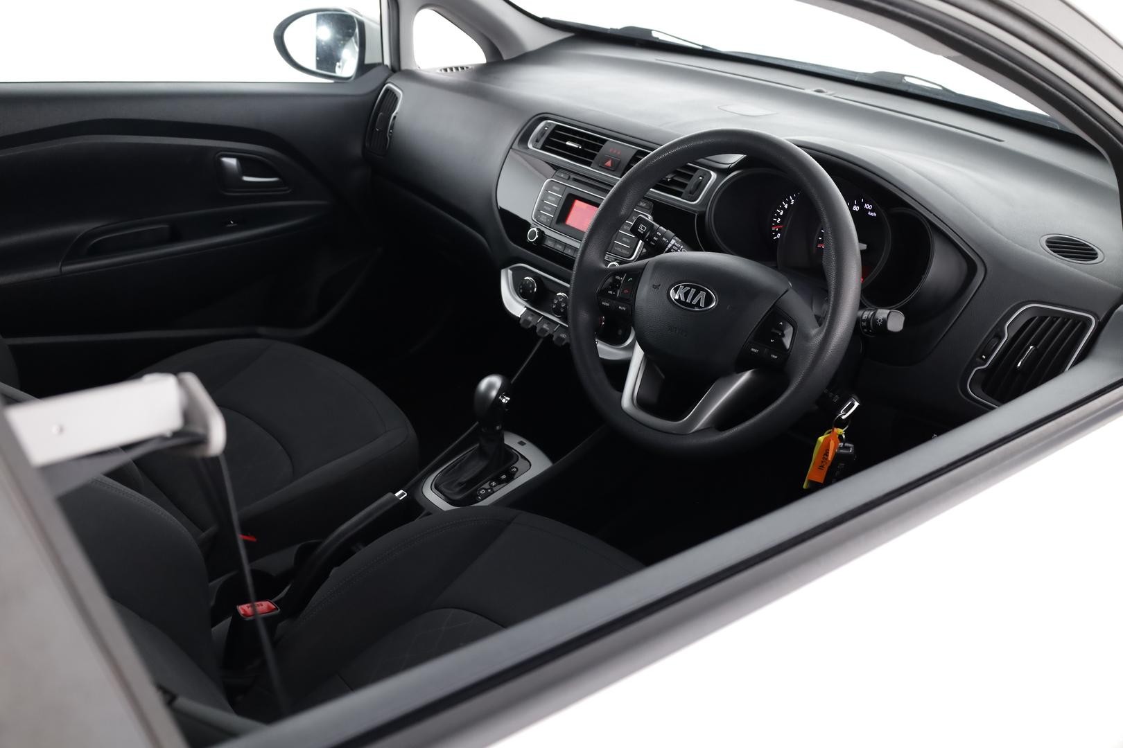 Kia Rio image 4