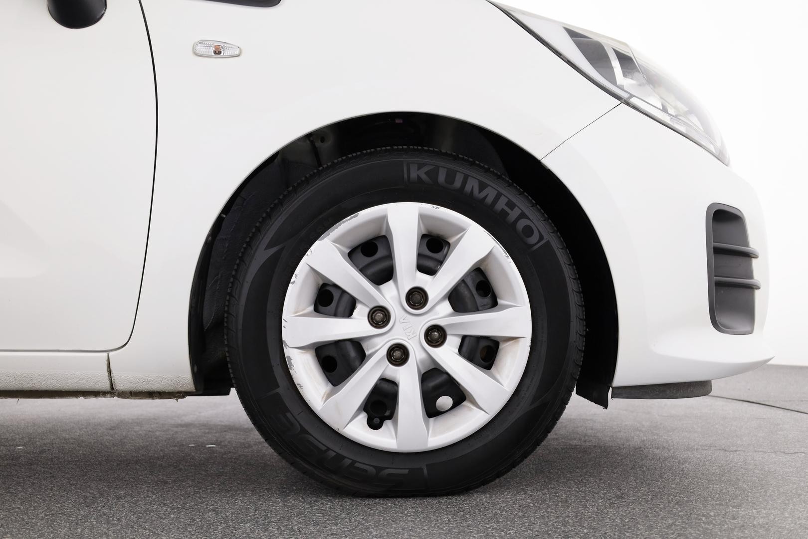 Kia Rio image 3