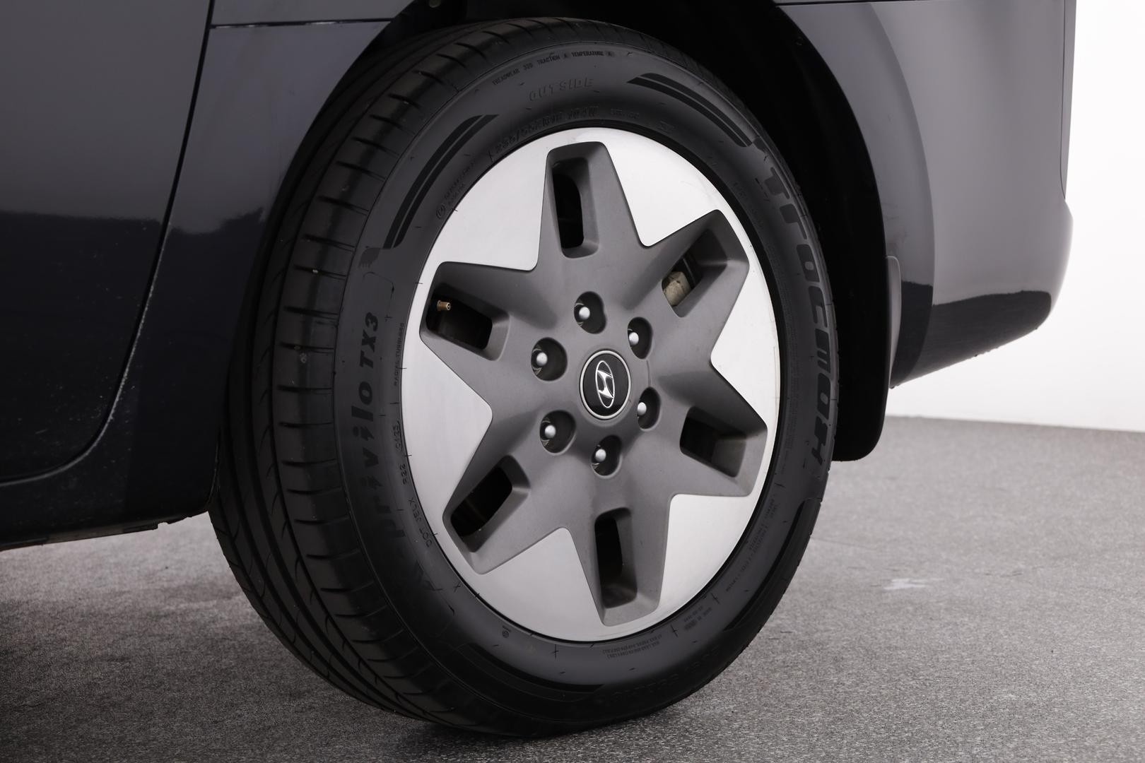 Hyundai Staria image 2