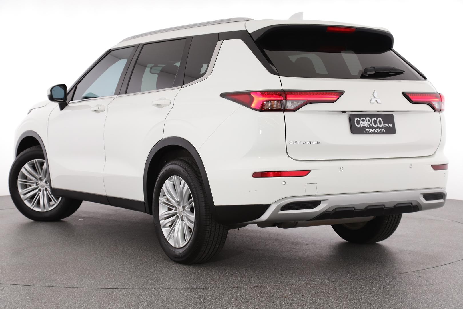 Mitsubishi Outlander image 2