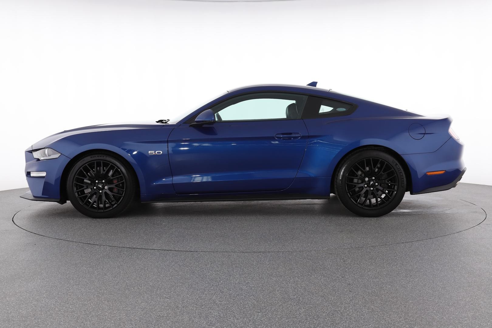 Ford Mustang image 4