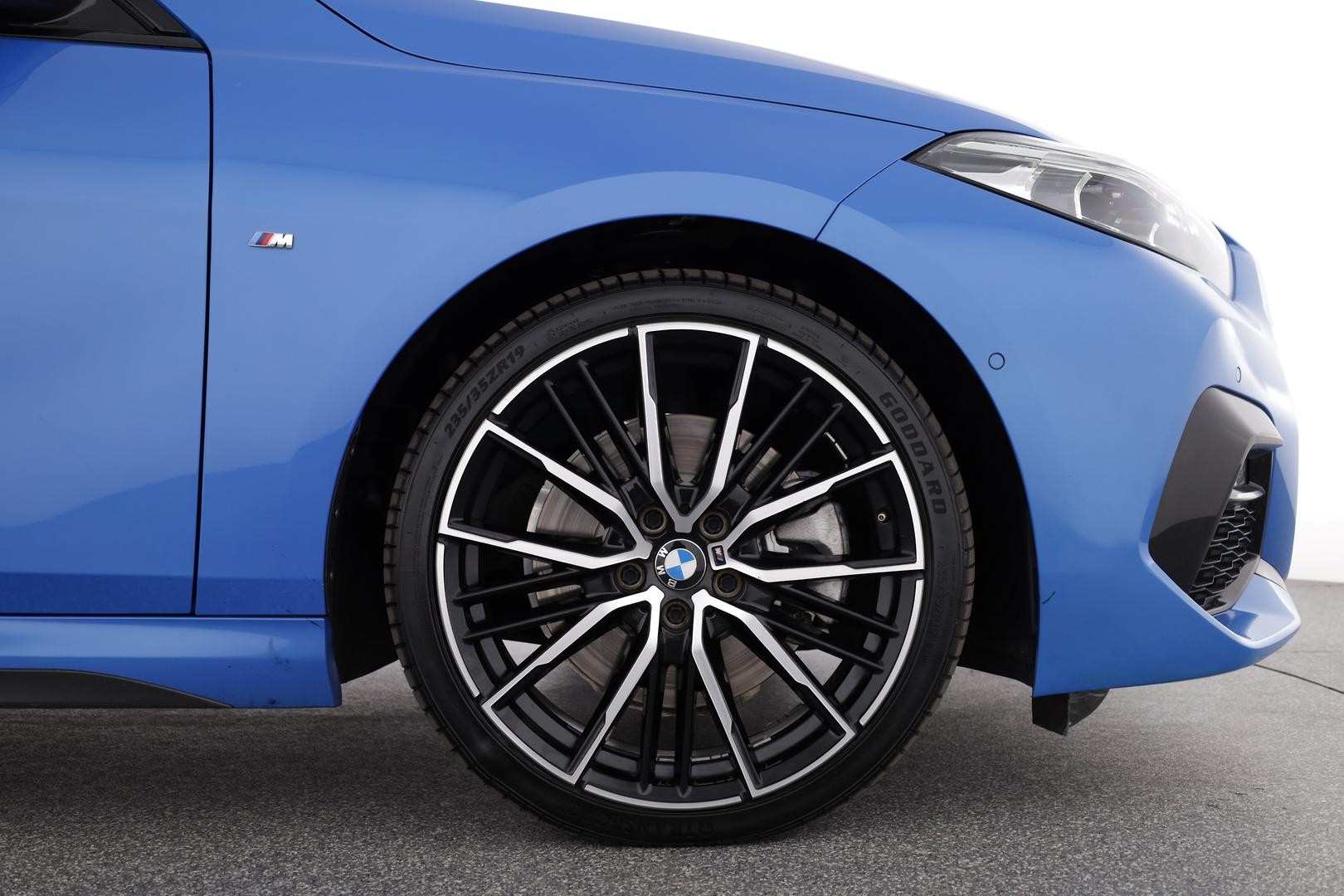 BMW 2 Series image 3