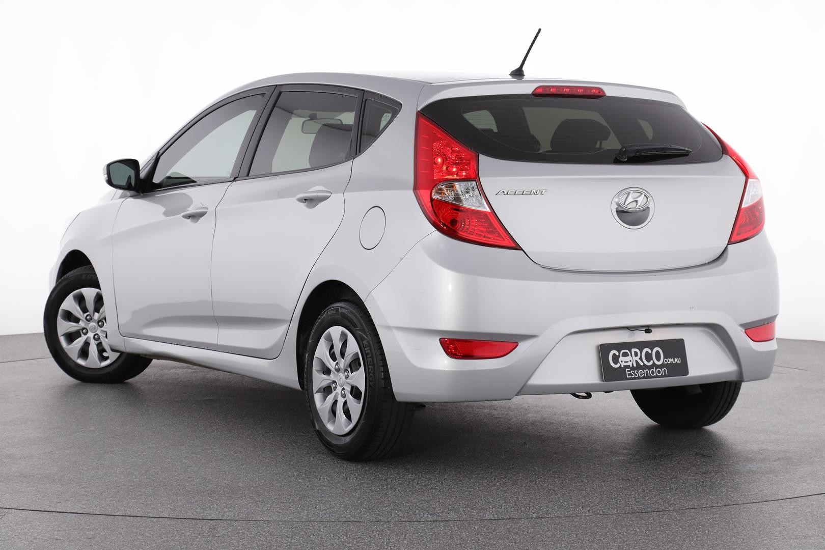 Hyundai Accent image 2