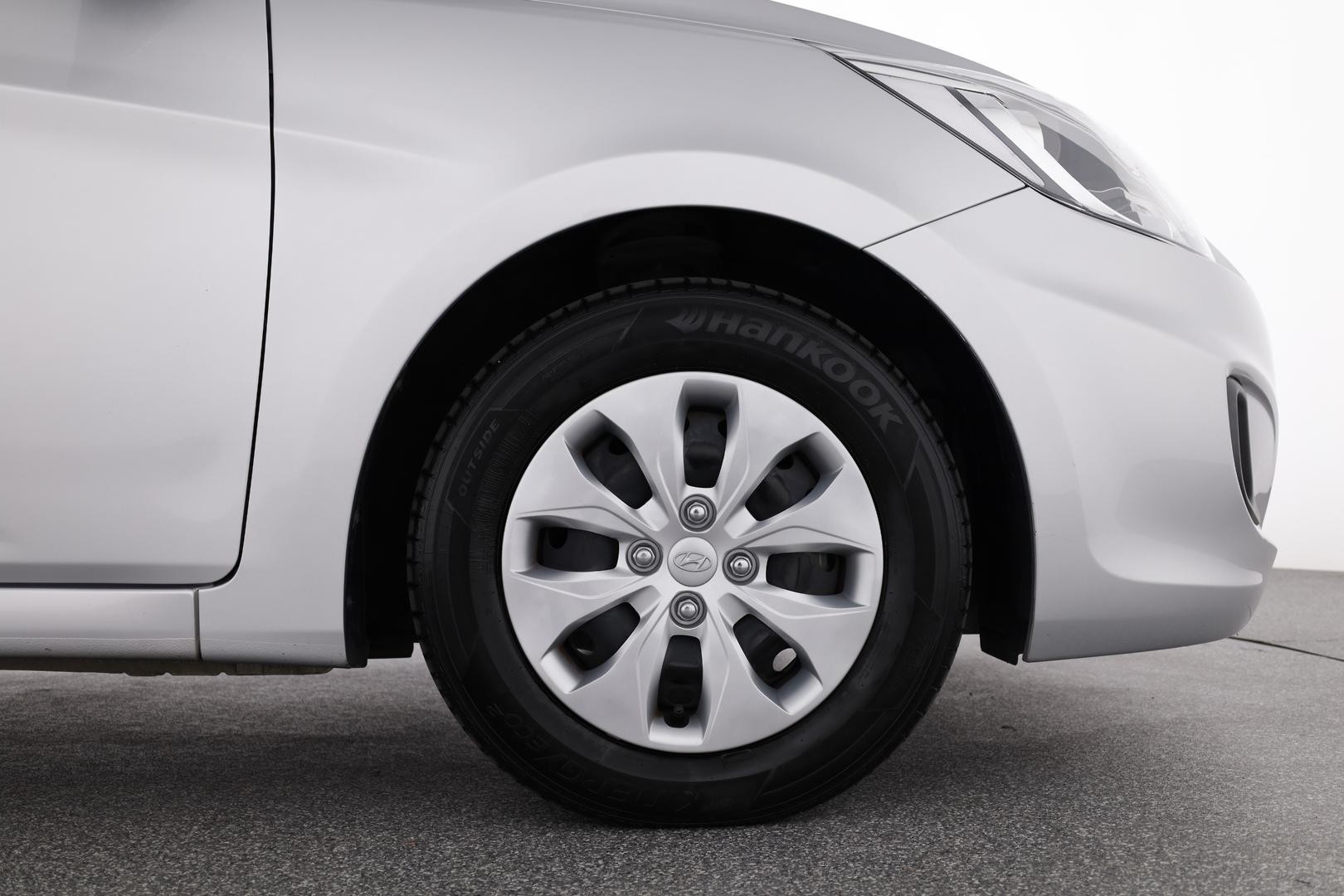 Hyundai Accent image 3