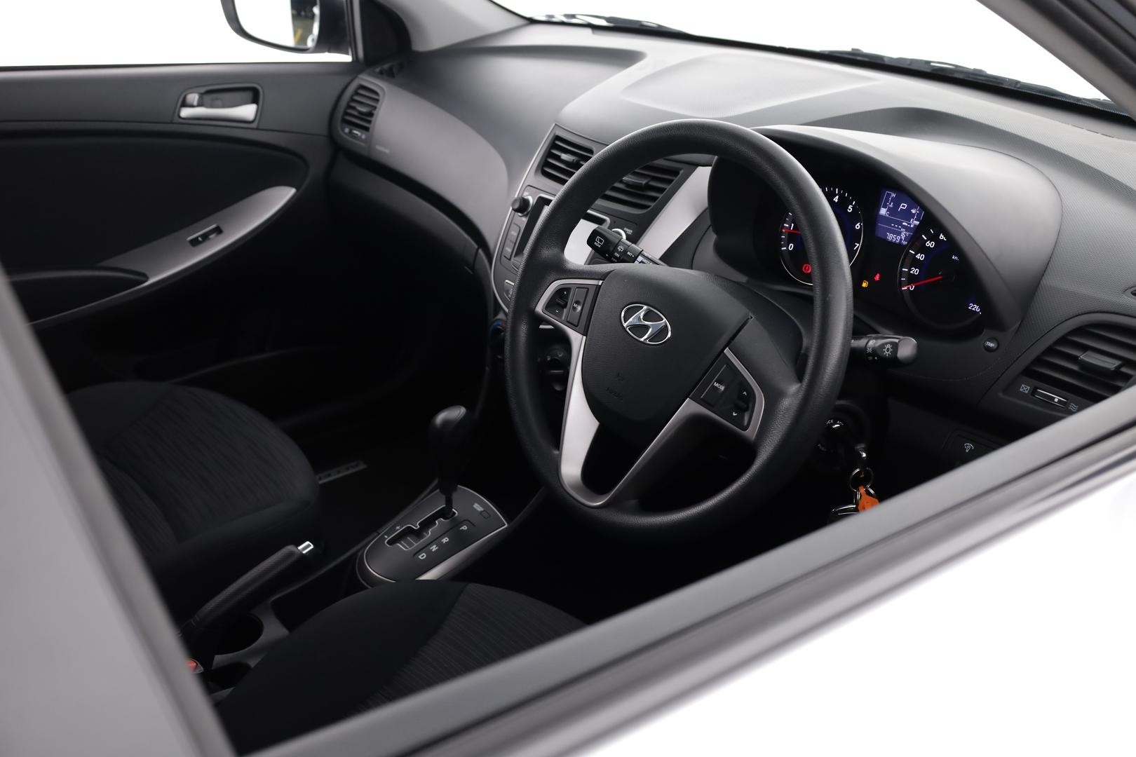 Hyundai Accent image 4
