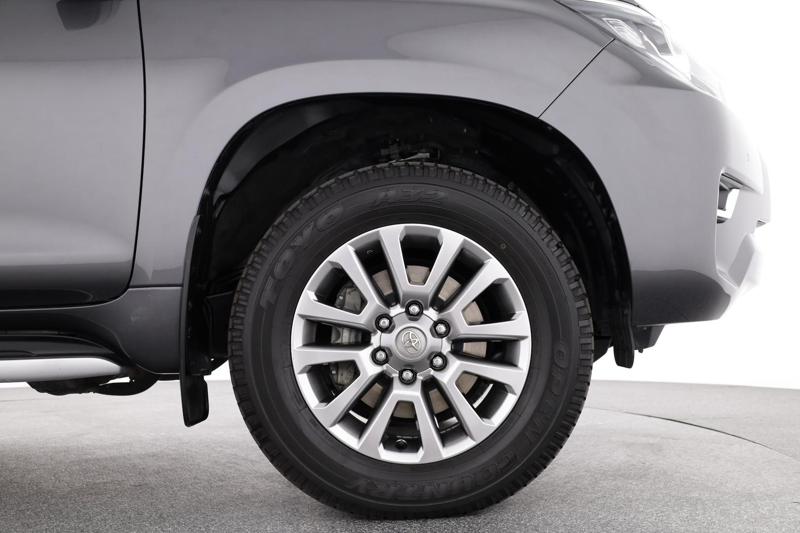 Toyota Landcruiser Prado image 3