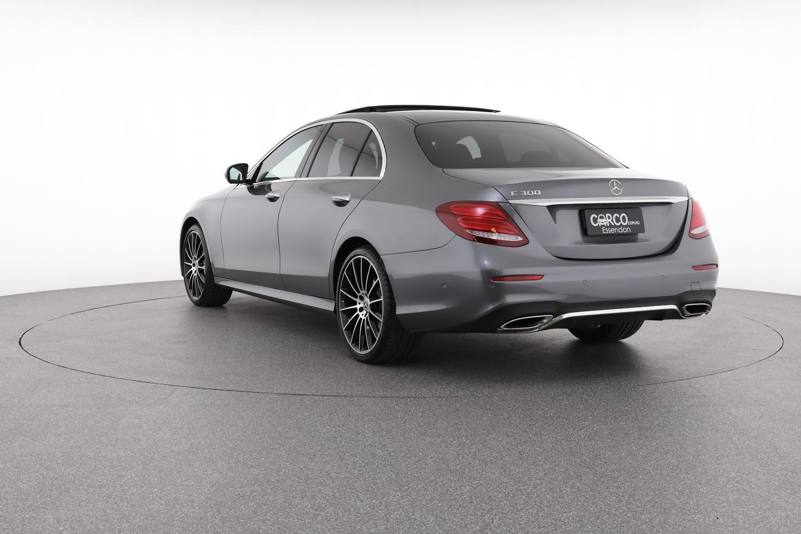 Mercedes Benz E-class image 4