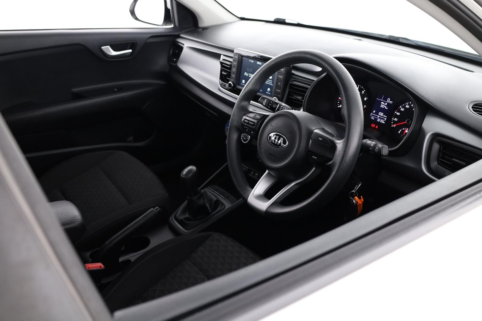 Kia Rio image 4