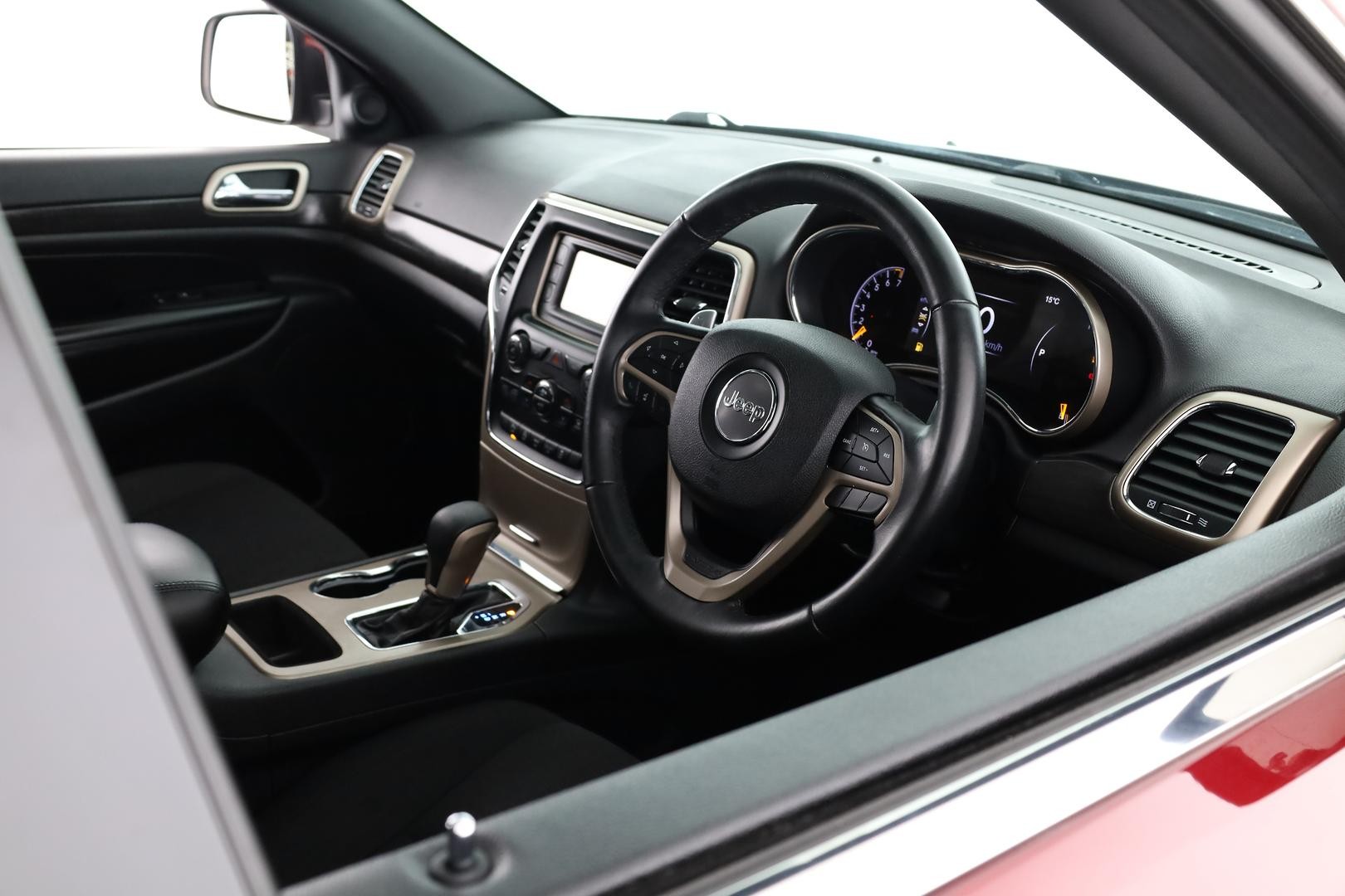 Jeep Grand Cherokee image 4