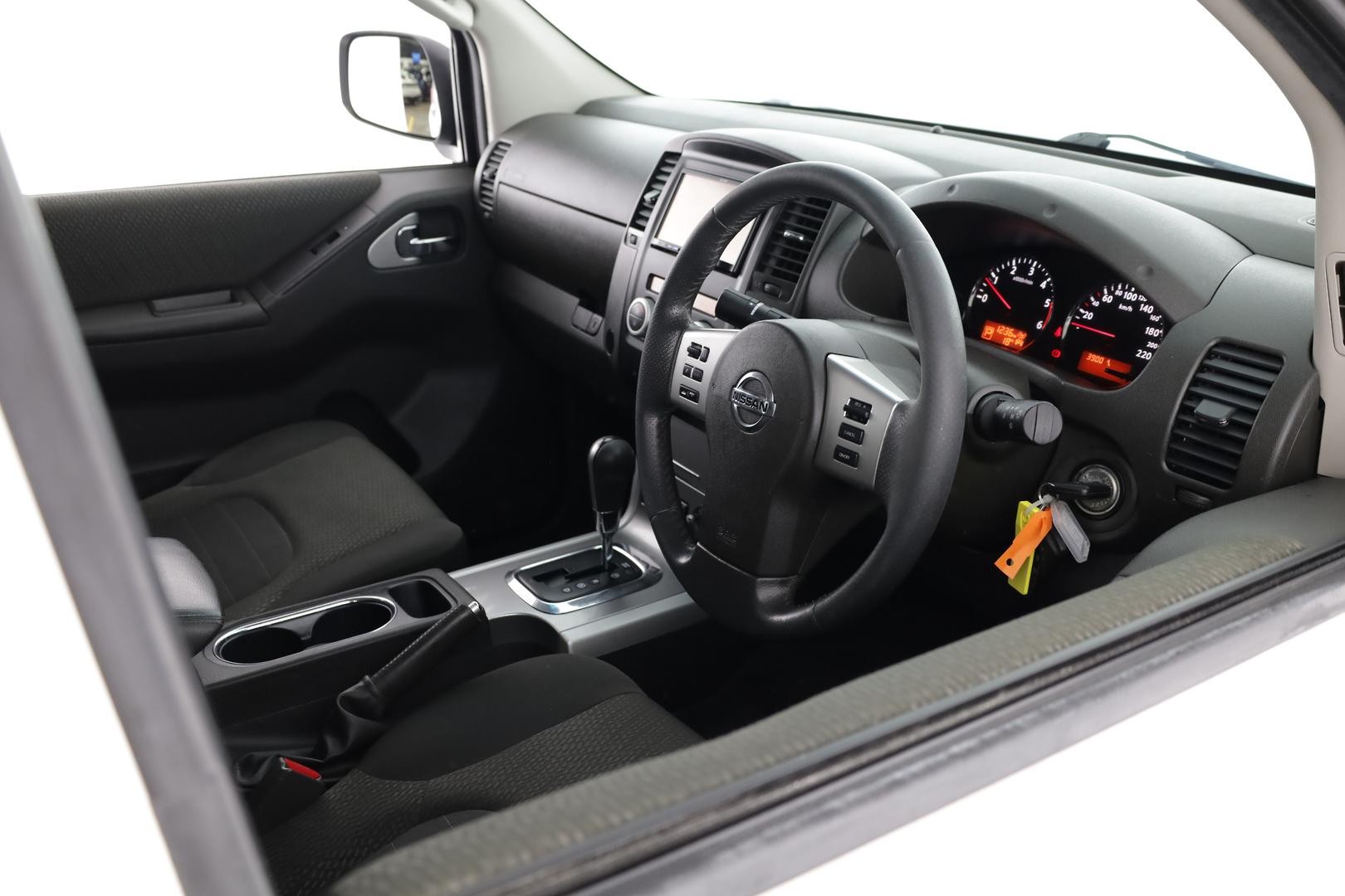 Nissan Navara image 4