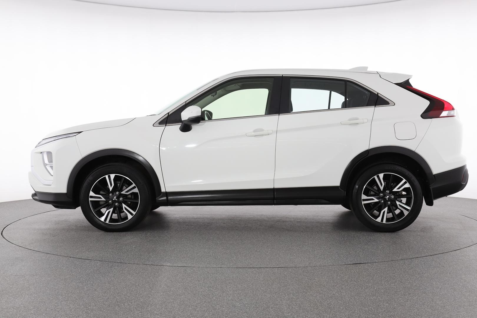Mitsubishi Eclipse Cross image 3