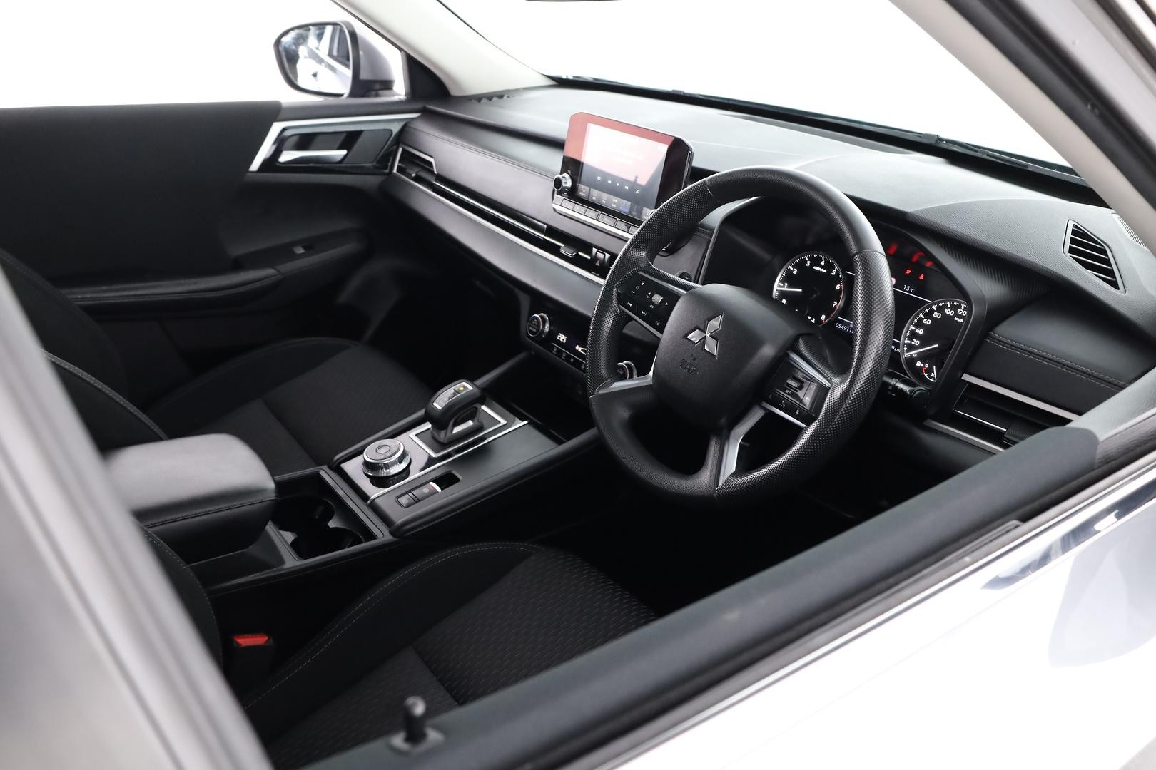 Mitsubishi Outlander image 4