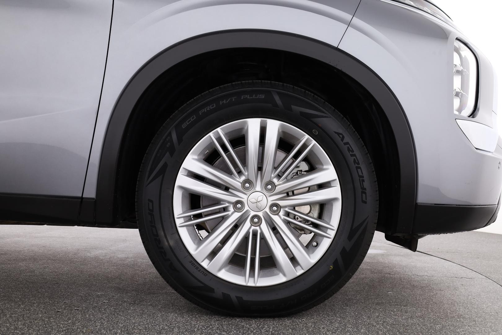 Mitsubishi Outlander image 3