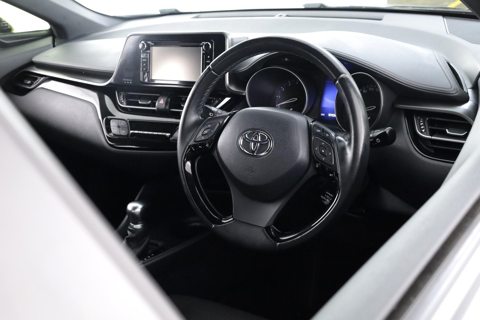 Toyota C-hr image 2