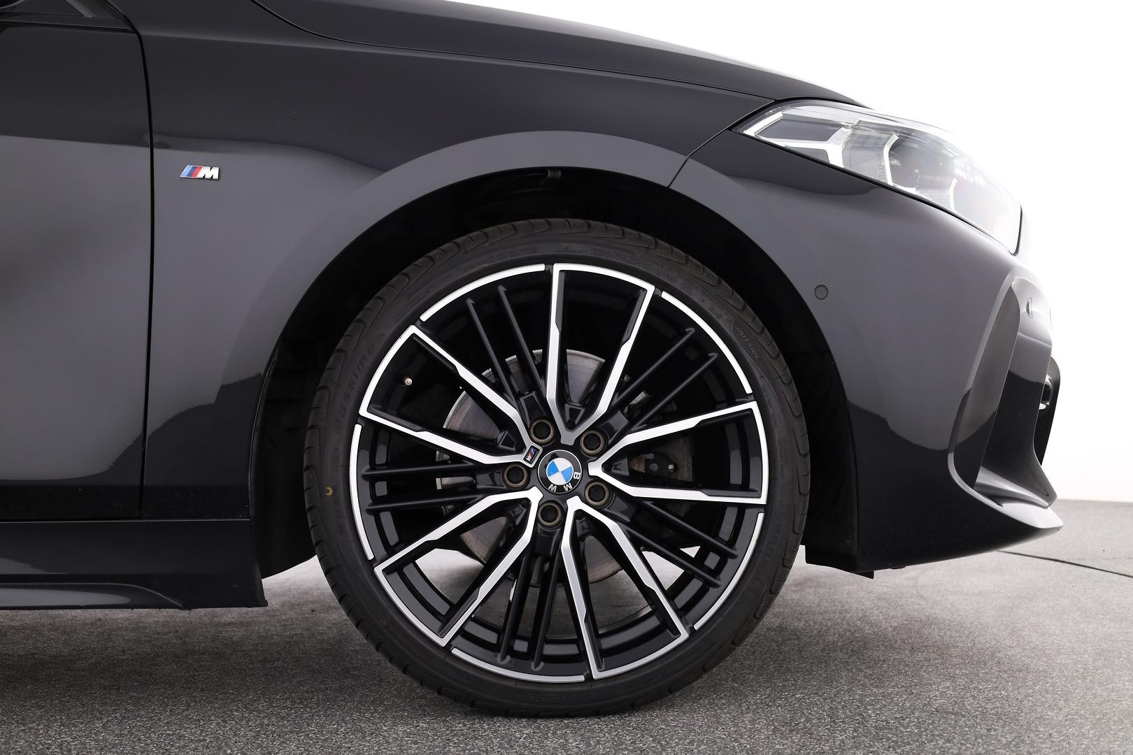 BMW 1 Series image 3