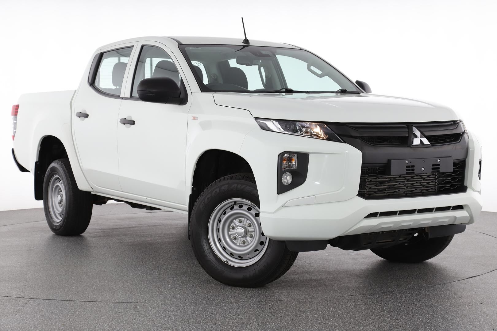 Mitsubishi Triton image 1